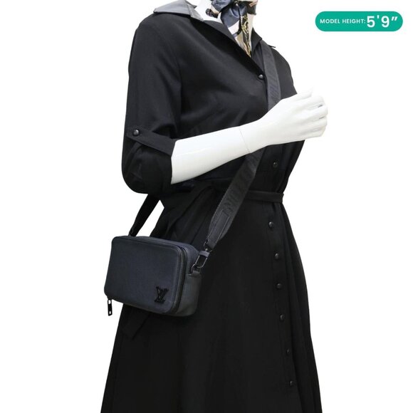 Louis Vuitton  Alpha Wearable LV Aerogram Leather Shoulder Bag Black - Picture 2 of 14